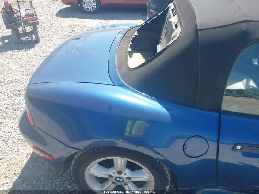 2001 BMW Z3 VIN WBACN33401LM00443 IAAI salvage auction — NORMAL WEAR, Salvage (Texas), sold $675 on 2026-07-29 (photo 8)
