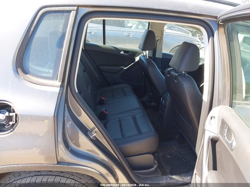 2016 Volkswagen Tiguan VIN WVGBV7AX7GW509309 IAAI salvage auction — HAIL, Salvage (Iowa), sold $1,050 on 2026-07-13 (photo 8)
