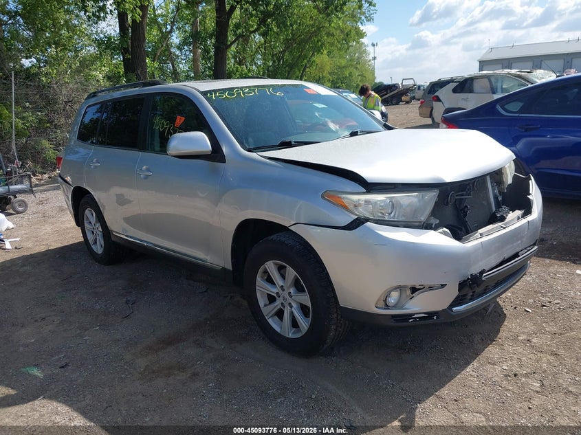 2013 Toyota Highlander VIN 5TDBK3EH8DS198400 IAAI salvage auction — FRONT & REAR, Clear (Indiana), sold $2,650 on 2026-07-15 (photo 1)