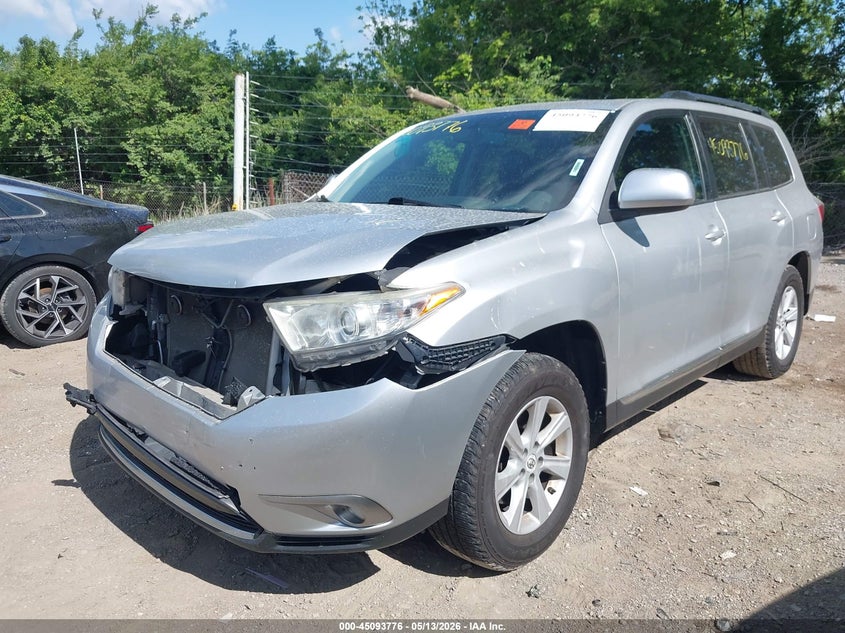 2013 Toyota Highlander VIN 5TDBK3EH8DS198400 IAAI salvage auction — FRONT & REAR, Clear (Indiana), sold $2,650 on 2026-07-15 (photo 6)