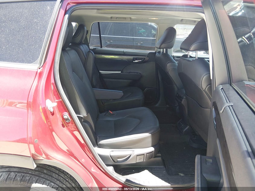 2021 Toyota Highlander VIN 5TDFZRBH4MS150753 IAAI salvage auction — HAIL, Clear (Missouri), sold $19,600 on 2026-07-30 (photo 8)
