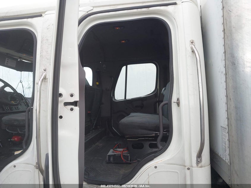 2015 Freightliner M2 106 VIN 3ALACWDTXFDGE0819 IAAI salvage auction — ROLLOVER, Salvage (Illinois), sold $700 on 2026-08-27 (photo 7)
