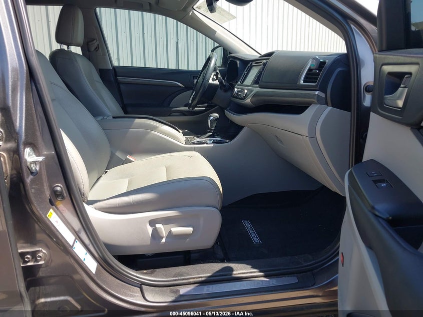 2019 Toyota Highlander VIN 5TDDZRFH2KS933942 IAAI salvage auction — HAIL, Clear (Oklahoma), sold $13,500 on 2026-07-08 (photo 5)