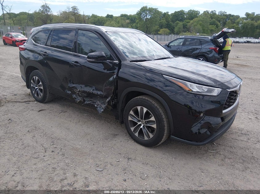 2020 Toyota Highlander VIN 5TDHZRBH5LS501063 IAAI salvage auction — REPOSSESSION, Salvage (Virginia), sold $13,450 on 2026-07-14 (photo 1)