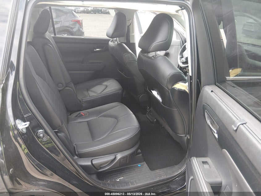 2020 Toyota Highlander VIN 5TDHZRBH5LS501063 IAAI salvage auction — REPOSSESSION, Salvage (Virginia), sold $13,450 on 2026-07-14 (photo 8)