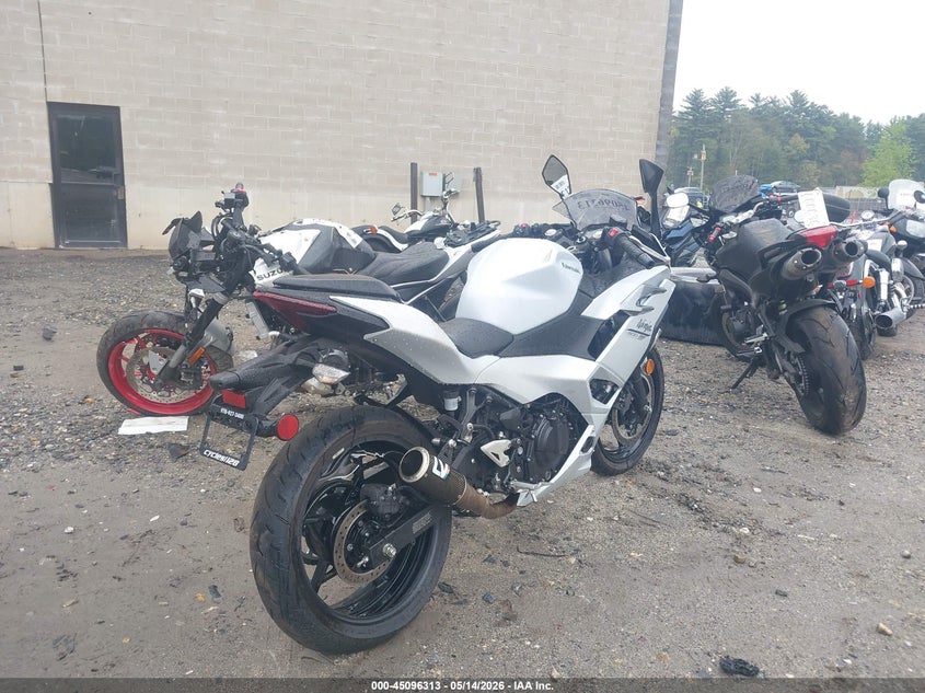 2025 Kawasaki Ninja VIN ML5EXGG16SDA53304 IAAI salvage auction — ALL OVER, Salvage (Massachusetts), sold $1,550 on 2026-07-14 (photo 4)