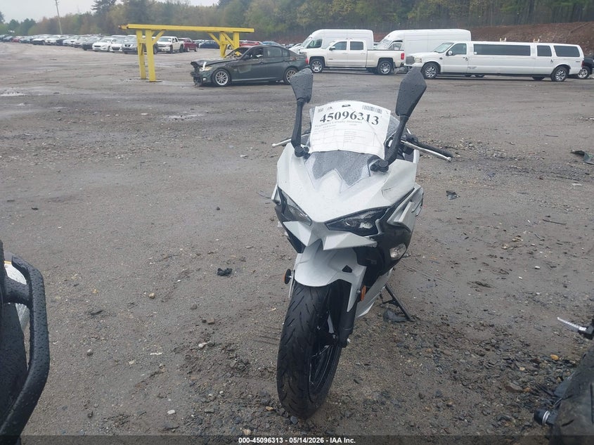 2025 Kawasaki Ninja VIN ML5EXGG16SDA53304 IAAI salvage auction — ALL OVER, Salvage (Massachusetts), sold $1,550 on 2026-07-14 (photo 5)