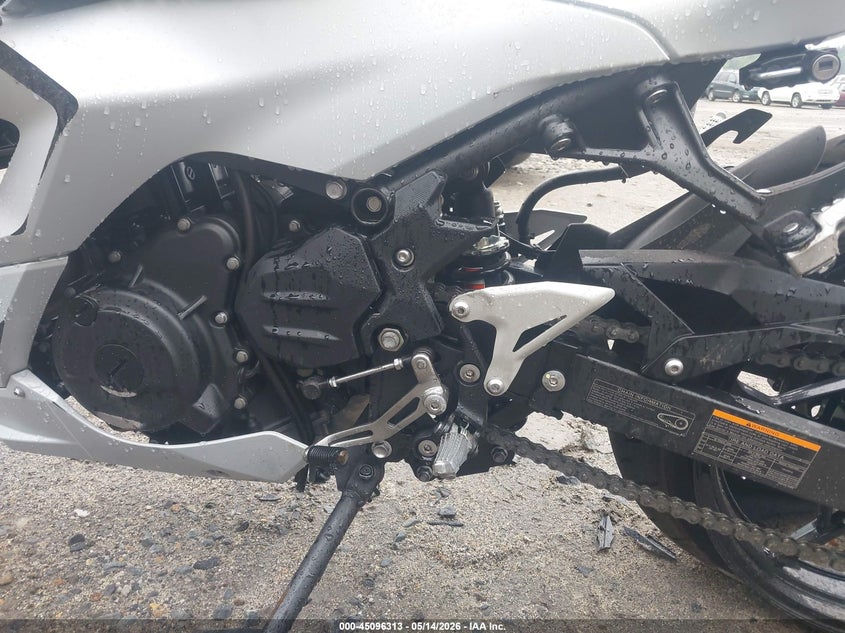 2025 Kawasaki Ninja VIN ML5EXGG16SDA53304 IAAI salvage auction — ALL OVER, Salvage (Massachusetts), sold $1,550 on 2026-07-14 (photo 9)