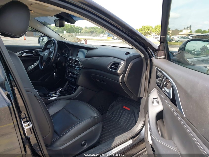 2017 Infiniti Qx30 VIN SJKCH5CR5HA026643 IAAI salvage auction — REAR END, Rebuildable (Florida), sold $25 on 2026-07-30 (photo 5)