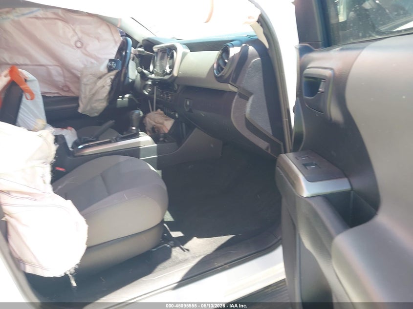2017 Toyota Tacoma VIN 5TFAZ5CN2HX051582 IAAI salvage auction — FRONT END, Original (Texas), sold $25 on 2026-07-21 (photo 5)