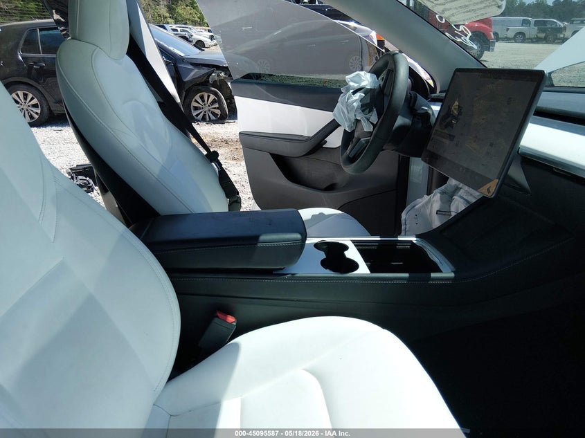 2022 Tesla Model y VIN 7SAYGAEE9NF308739 IAAI salvage auction — LEFT FRONT, Clear (South Carolina), sold $9,100 on 2026-07-15 (photo 5)