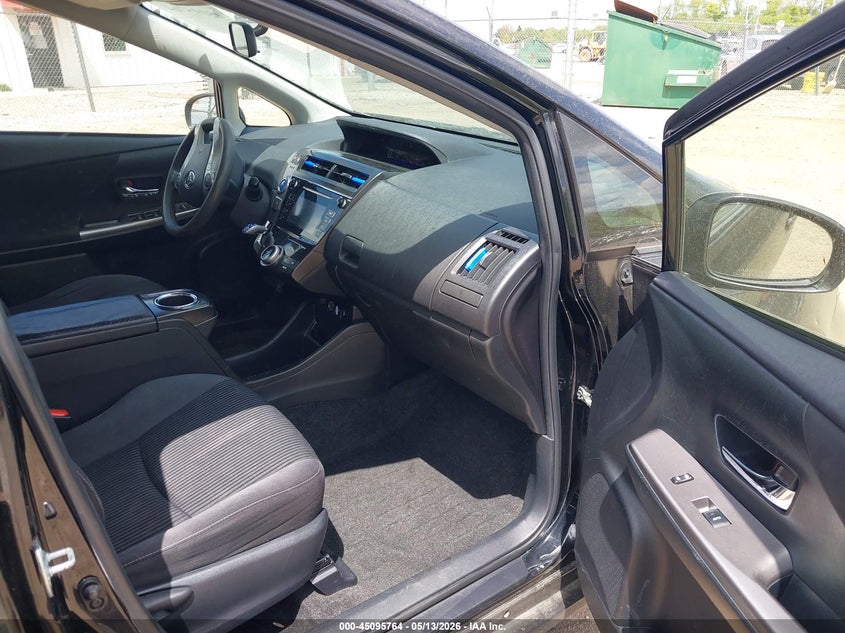 2015 Toyota Prius v VIN JTDZN3EU5FJ033553 IAAI salvage auction — FRONT END, Salvage (Illinois), sold $2,500 on 2026-07-08 (photo 5)