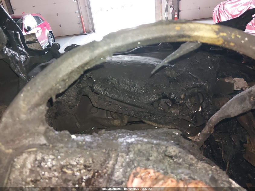 2017 Ford F350 VIN 1FT8W3BT9HED18451 IAAI salvage auction — TOTAL BURN, Salvage (Oregon), sold $1,000 on 2026-07-09 (photo 6)