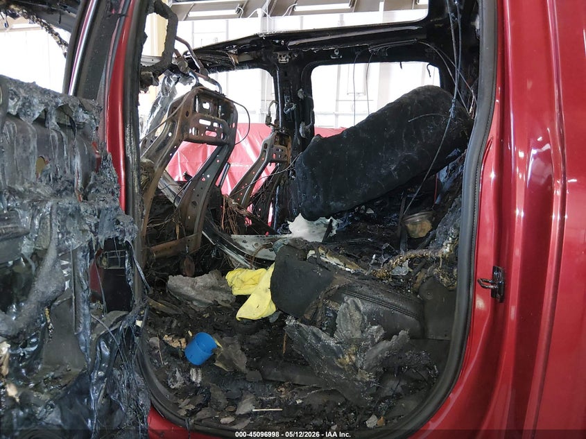 2017 Ford F350 VIN 1FT8W3BT9HED18451 IAAI salvage auction — TOTAL BURN, Salvage (Oregon), sold $1,000 on 2026-07-09 (photo 7)