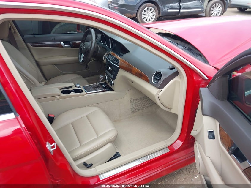 2014 Mercedes-benz C-klasse VIN WDDGF4HB5ER308462 IAAI salvage auction — FRONT END, Salvage Title, sold $450 on 2026-08-02 (photo 5)