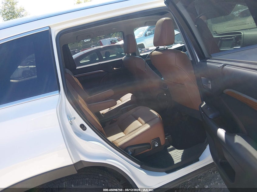 2018 Toyota Highlander VIN 5TDDZRFH5JS861228 IAAI salvage auction — LEFT SIDE, Salvage (West Virginia), sold $11,025 on 2026-07-22 (photo 8)