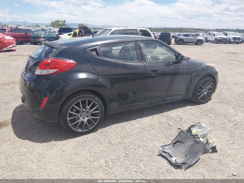 2017 Hyundai Veloster VIN KMHTC6AD0HU319164 IAAI salvage auction — LEFT FRONT, Salvage Title, sold $25 on 2026-07-29 (photo 4)