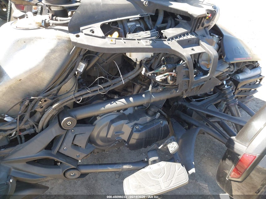 2016 Can-am/ brp Spyder VIN 2BXRDDD21GV000305 IAAI salvage auction — FRONT END, Salvage Title, sold $1,900 on 2026-10-07 (photo 8)