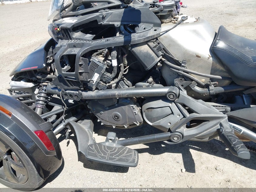 2016 Can-am/ brp Spyder VIN 2BXRDDD21GV000305 IAAI salvage auction — FRONT END, Salvage Title, sold $1,900 on 2026-10-07 (photo 9)
