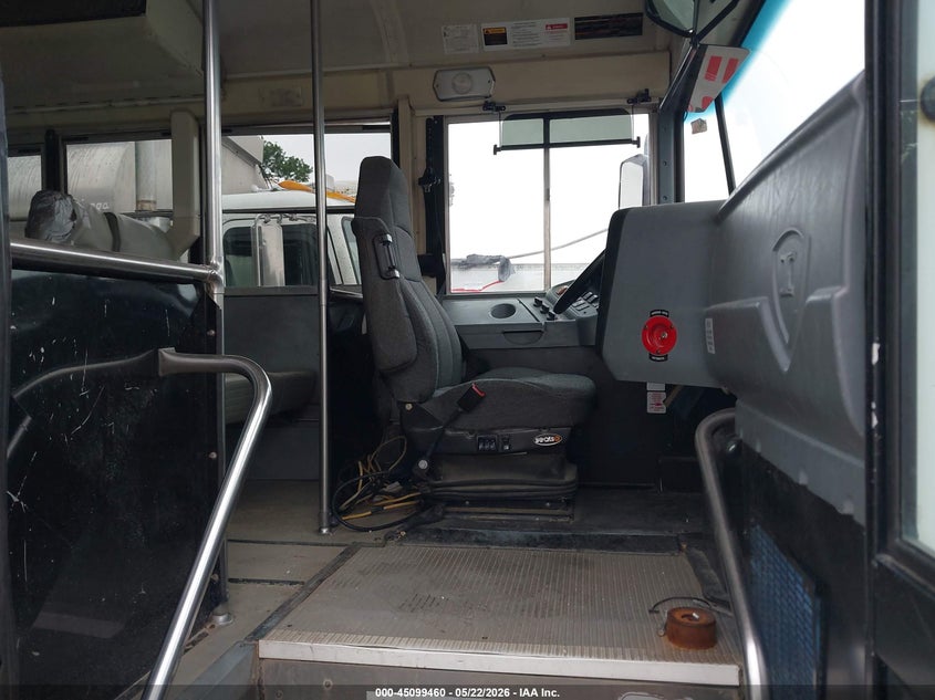 2015 Ic corporation 3000 ce VIN 4DRAMAANXFB685836 IAAI salvage auction — NORMAL WEAR, Sf97 (Missouri), sold $1,000 on 2026-07-09 (photo 5)