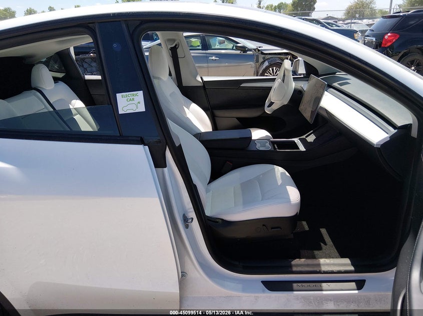 2022 Tesla Model y VIN 7SAYGDEF5NF522847 IAAI salvage auction — RIGHT FRONT, Salvage (Kentucky), sold $6,000 on 2026-07-24 (photo 5)