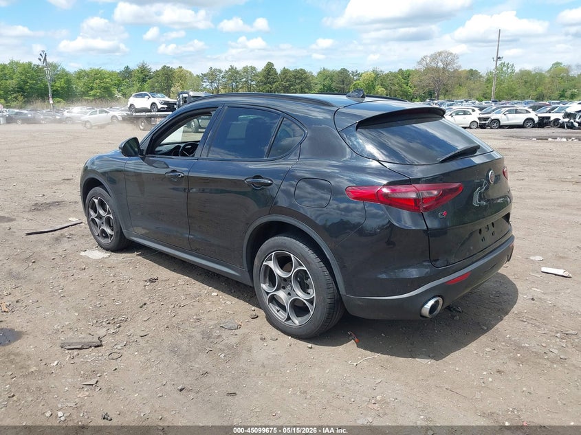 2021 Alfa romeo Stelvio VIN ZASPAKAN7M7D00687 IAAI salvage auction — RIGHT FRONT, Salvage Title, sold $525 on 2026-07-28 (photo 3)