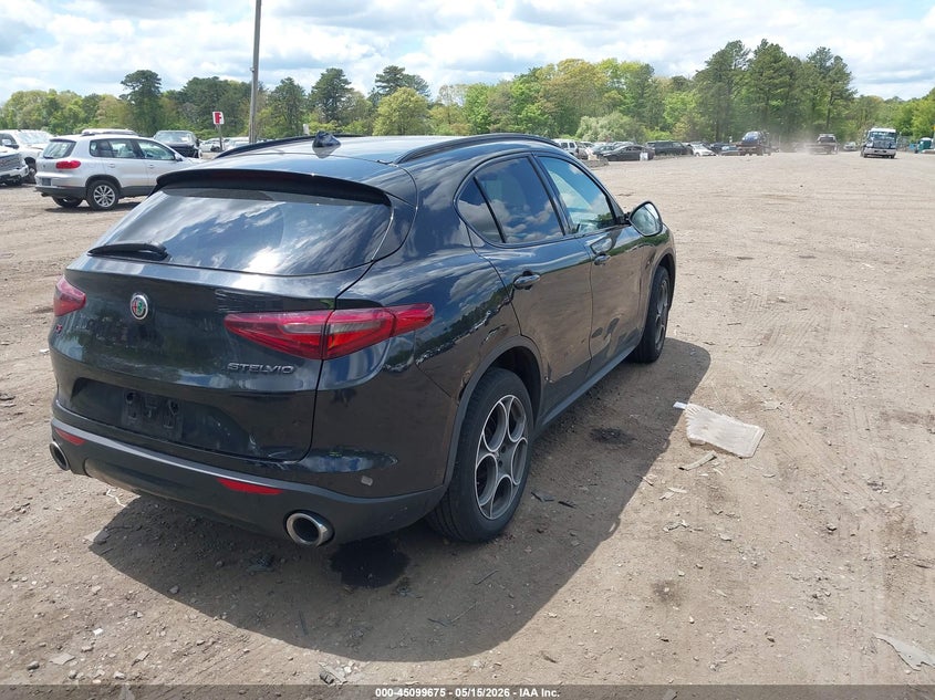 2021 Alfa romeo Stelvio VIN ZASPAKAN7M7D00687 IAAI salvage auction — RIGHT FRONT, Salvage Title, sold $525 on 2026-07-28 (photo 4)