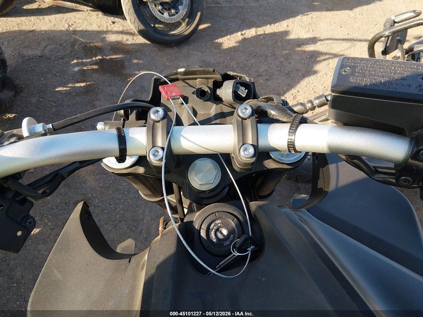 2025 Yamaha VIN JYARM48E4SA002751 IAAI salvage auction — LEFT & RIGHT, Salvage (Arizona), sold $4,600 on 2026-07-07 (photo 7)