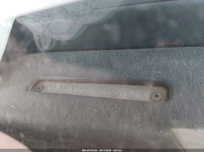 1999 Jeep Wrangler / VIN 1J4FY19S9XP466132 IAAI salvage auction — SIDE, Salvage (Ohio), sold $850 on 2026-07-11 (photo 9)