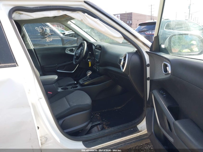 2020 Kia Soul VIN KNDJ23AU6L7703759 IAAI salvage auction — RIGHT SIDE, Clear (Michigan), sold $2,625 on 2026-08-19 (photo 5)