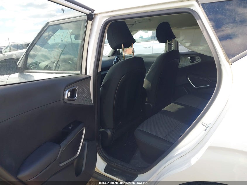 2020 Kia Soul VIN KNDJ23AU6L7703759 IAAI salvage auction — RIGHT SIDE, Clear (Michigan), sold $2,625 on 2026-08-19 (photo 8)