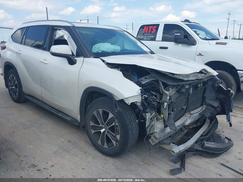 2020 Toyota Highlander VIN 5TDGZRAH2LS512938 IAAI salvage auction — FRONT END, Salvage (Texas), sold $11,050 on 2026-07-20 (photo 1)