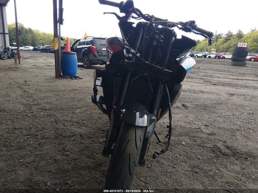 2025 BMW M VIN WB10E9307S6L29583 IAAI salvage auction — SIDE, Salvage (Massachusetts), sold $9,500 on 2026-07-28 (photo 5)