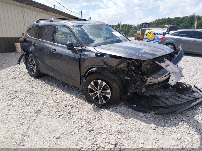 2022 Toyota Highlander VIN 5TDGZRBH6NS579673 IAAI salvage auction — FRONT END, Salvage (Kentucky), sold $6,600 on 2026-07-14 (photo 1)