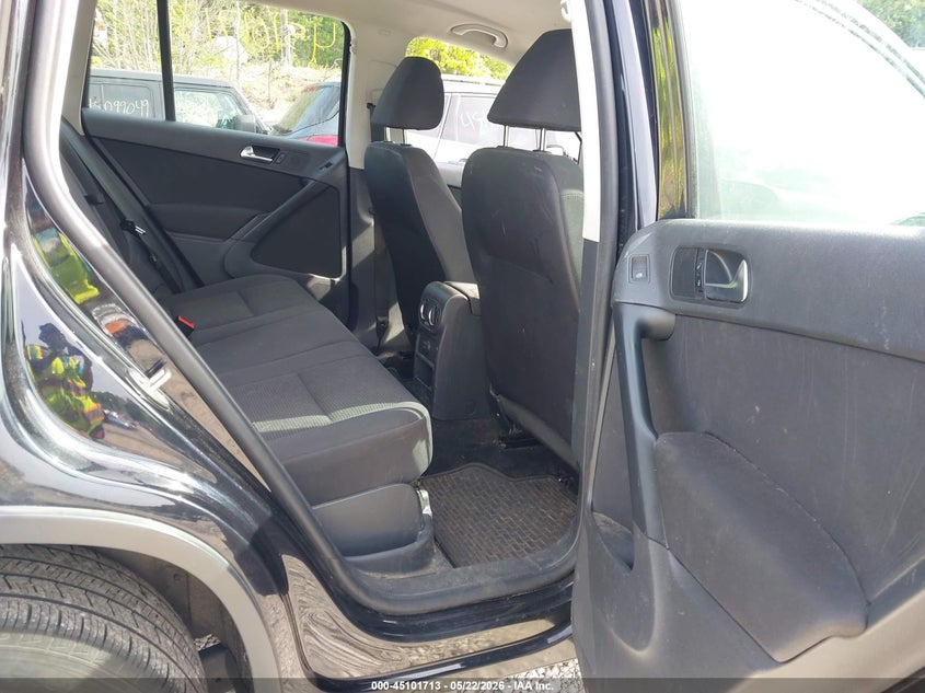 2018 Volkswagen Tiguan VIN WVGBV7AX6JK001170 IAAI salvage auction — LEFT SIDE, Salvage (Massachusetts), sold $2,100 on 2026-08-12 (photo 8)