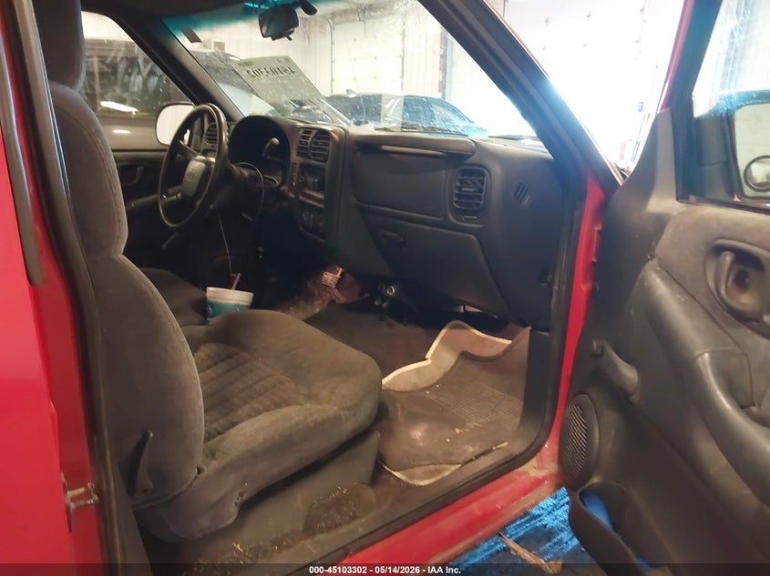 1999 Chevrolet S-10 VIN 1GCCS1445XK127142 IAAI salvage auction — NORMAL WEAR, Clear (Michigan), sold $375 on 2026-07-07 (photo 5)