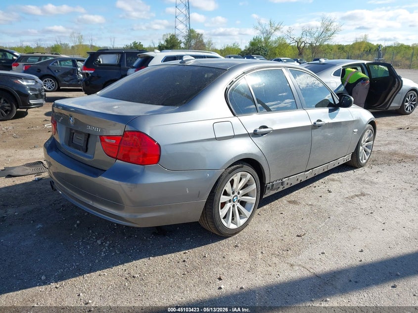 2011 BMW 3er VIN WBAPK5G53BNN31185 IAAI salvage auction — WATER/FLOOD, Junk Bill Of Sale Mv2459 (Wisconsin), sold $275 on 2026-08-04 (photo 4)