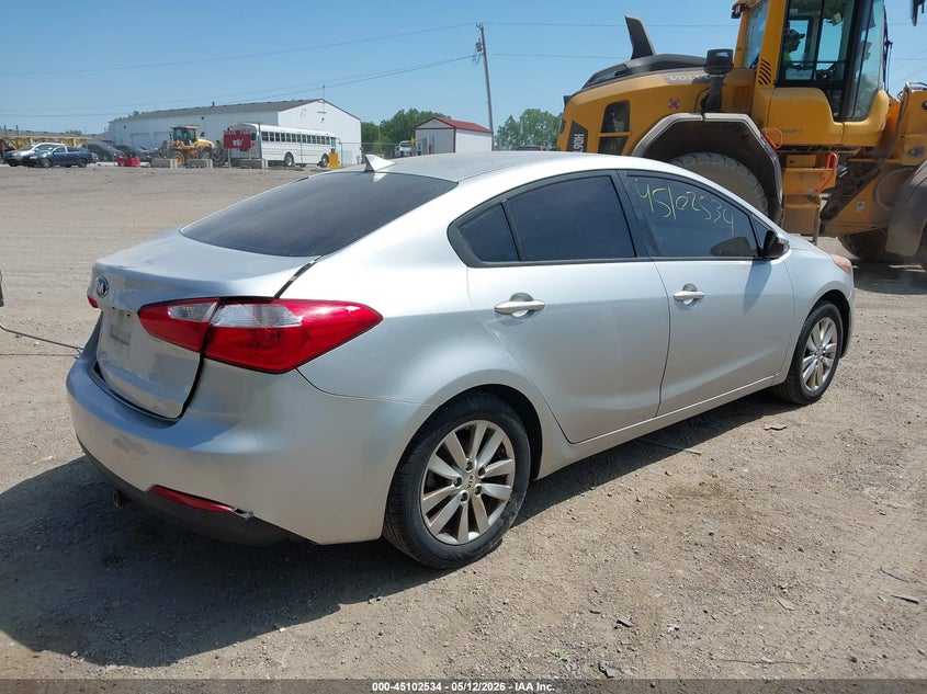 2014 Kia Forte VIN KNAFX4A65E5165047 IAAI salvage auction — FRONT & REAR, Clear (Indiana), sold $1,100 on 2026-07-08 (photo 4)
