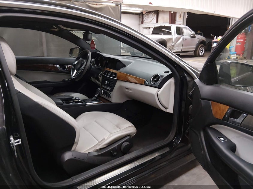 2012 Mercedes-benz C-klasse VIN WDDGJ4HB6CF911675 IAAI salvage auction — FRONT END, Salvage (Arizona), sold $950 on 2026-07-28 (photo 5)