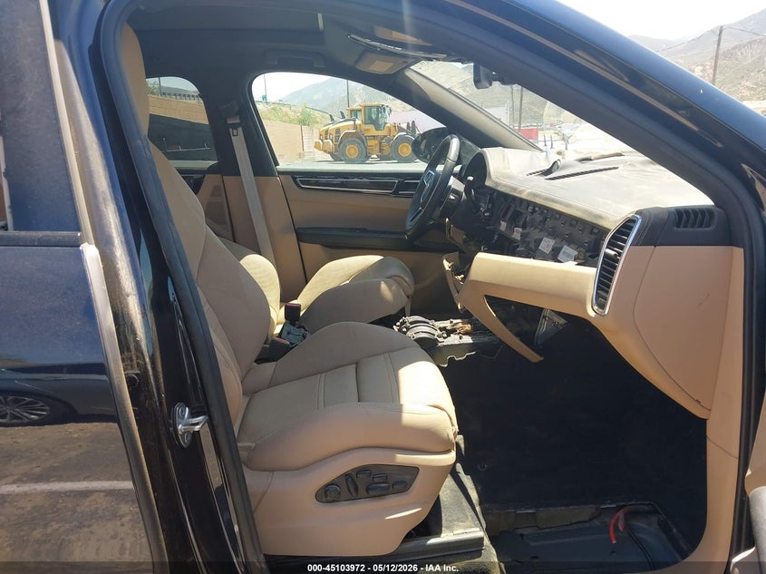 2022 Porsche Cayenne coupe VIN WP1BA2AY0NDA50188 IAAI salvage auction — THEFT, Salvage (California), sold $8,600 on 2026-08-17 (photo 5)