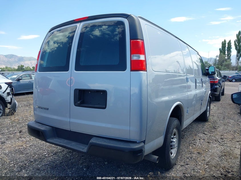 2018 Chevrolet Express 2500 VIN 1GCWGAFG4J1272756 IAAI salvage auction — RIGHT SIDE, Sf97 (Utah), sold $21,200 on 2026-07-08 (photo 4)