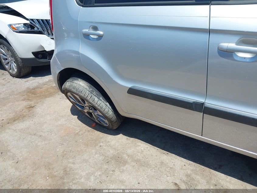 2013 Kia Soul VIN KNDJT2A68D7549937 IAAI salvage auction — RIGHT SIDE, Salvage (Oklahoma), sold $375 on 2026-07-15 (photo 6)