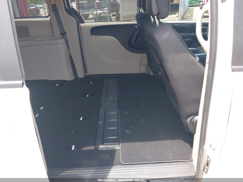 2018 Dodge Grand caravan VIN 2C4RDGBG1JR323902 IAAI salvage auction — NORMAL WEAR, Sf97 (Mississippi), sold $12,725 on 2026-08-13 (photo 8)