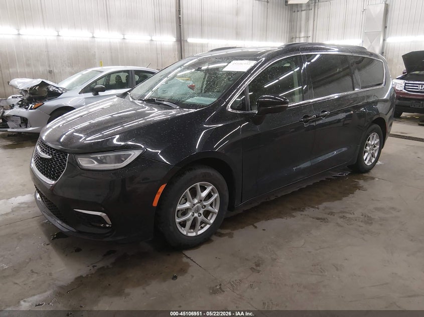2022 Chrysler Pacifica VIN 2C4RC1BG7NR198975 IAAI salvage auction — SIDE, Salvage (Minnesota), sold $4,550 on 2026-07-11 (photo 2)