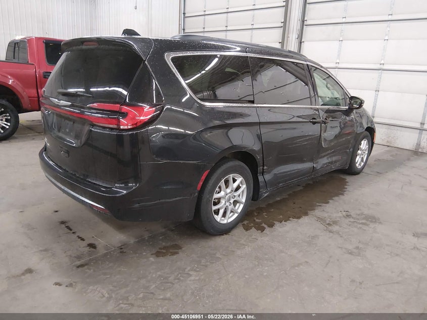 2022 Chrysler Pacifica VIN 2C4RC1BG7NR198975 IAAI salvage auction — SIDE, Salvage (Minnesota), sold $4,550 on 2026-07-11 (photo 4)