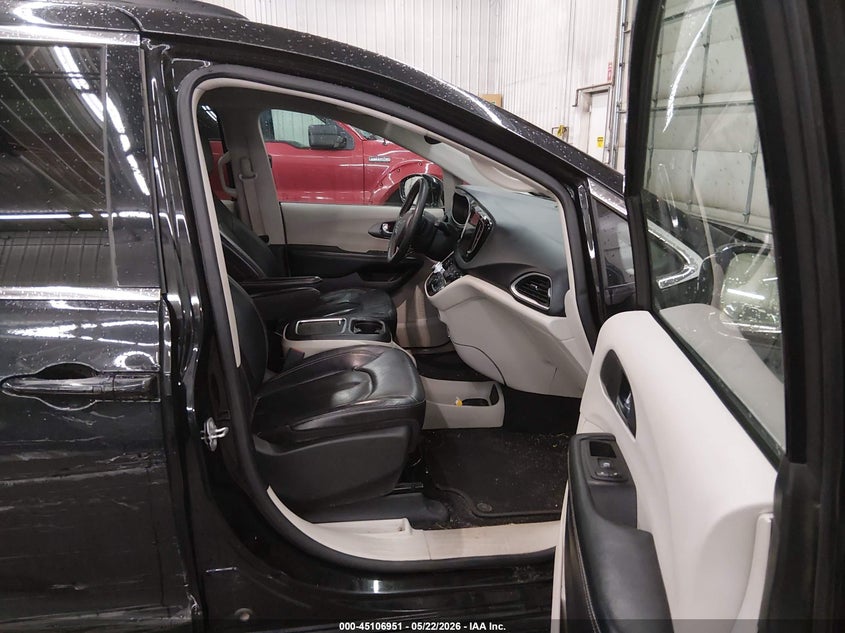 2022 Chrysler Pacifica VIN 2C4RC1BG7NR198975 IAAI salvage auction — SIDE, Salvage (Minnesota), sold $4,550 on 2026-07-11 (photo 5)