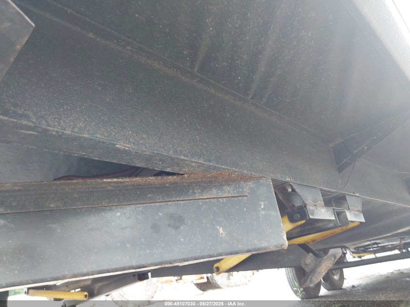 2017 Puma 28ft fqdb VIN 4X4TPUD2XHP065320 IAAI salvage auction — REAR END, Salvage (Louisiana), sold $25 on 2026-07-29 (photo 2)