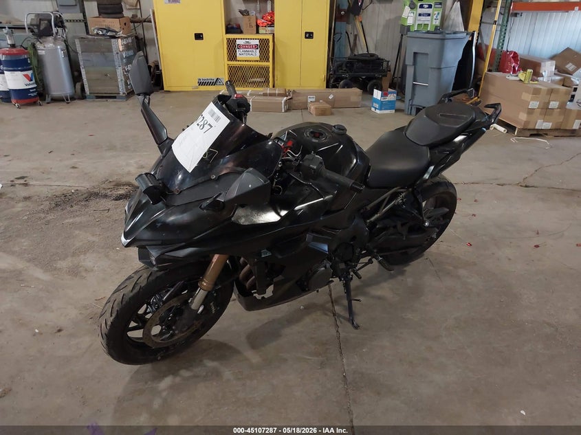 2023 Suzuki Gsx VIN JS1EK12B0P7100213 IAAI salvage auction — LEFT SIDE, Salvage Title, sold $2,300 on 2026-09-11 (photo 2)