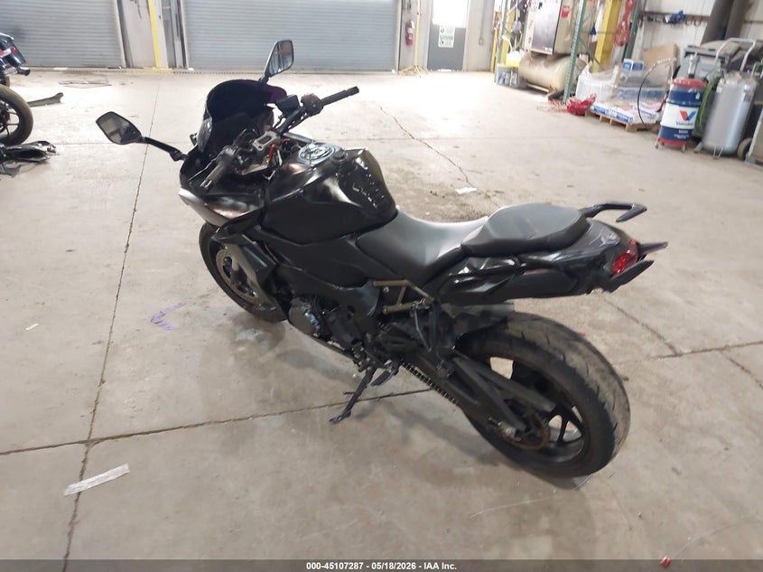 2023 Suzuki Gsx VIN JS1EK12B0P7100213 IAAI salvage auction — LEFT SIDE, Salvage Title, sold $2,300 on 2026-09-11 (photo 3)