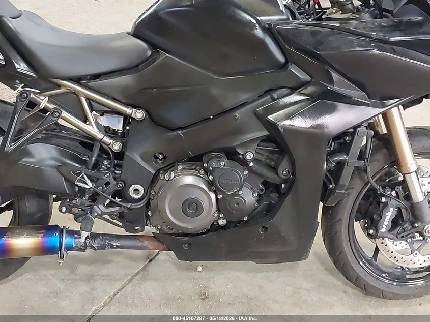 2023 Suzuki Gsx VIN JS1EK12B0P7100213 IAAI salvage auction — LEFT SIDE, Salvage Title, sold $2,300 on 2026-09-11 (photo 8)